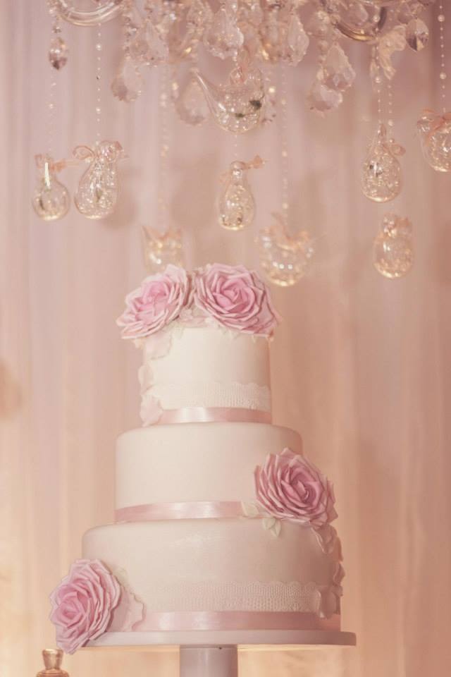 Bolo de casamento clássico com flores